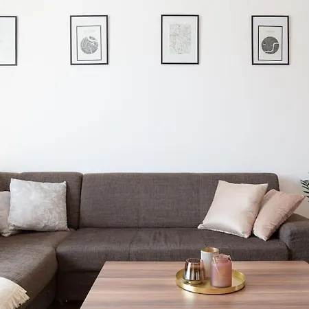 Feel Like @strakova, Very Luxury Apartment